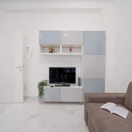 I Host - Palmanova 187 Milan